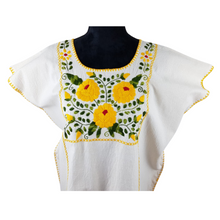 Cargar imagen en el visor de la galería, Blusa Amuzgo de manta con bordados tradicionales