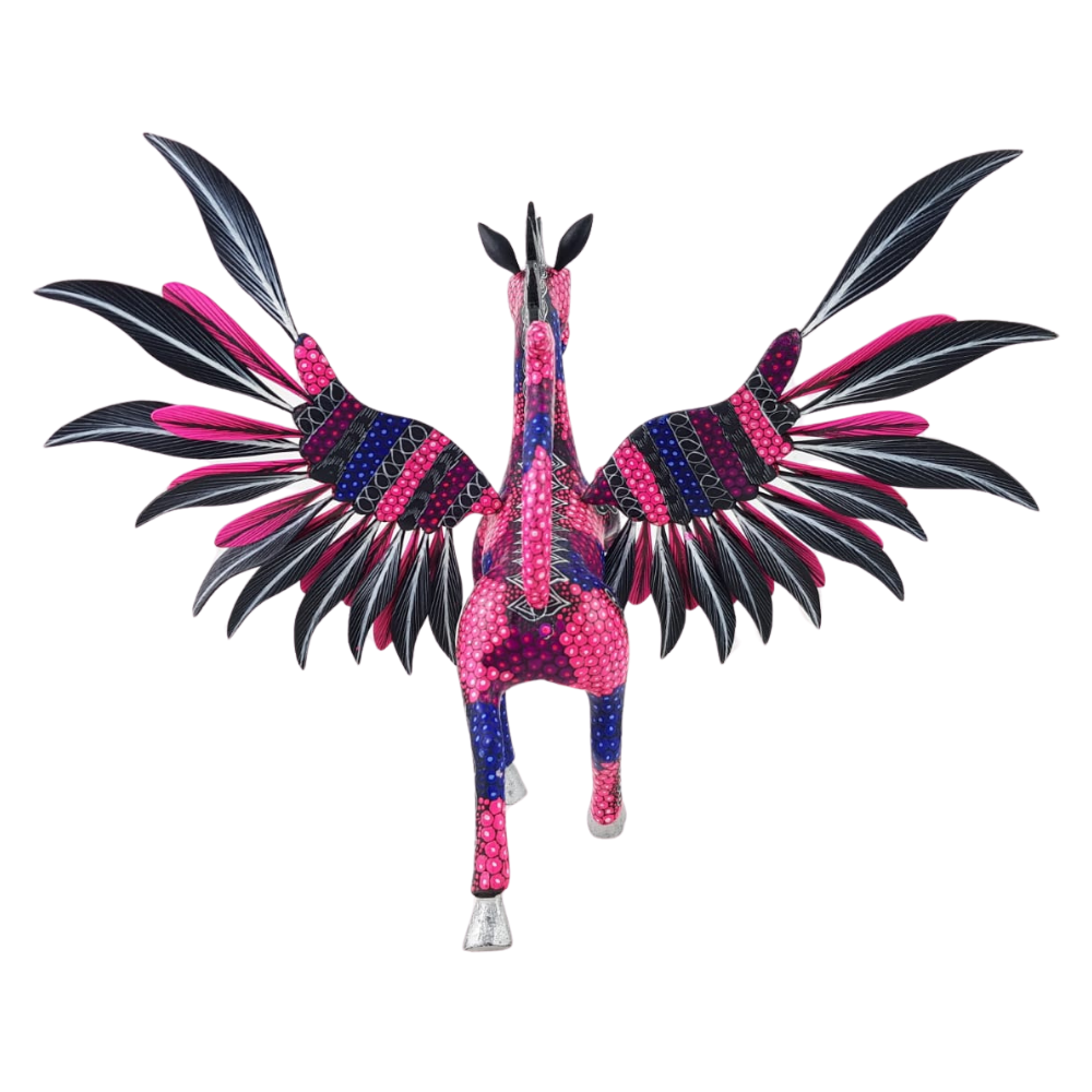 Alebrije oaxaqueño pegaso, elaborado con madera copal