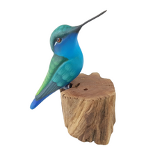 Cargar imagen en el visor de la galería, Colibrí de barro sobre base de madera, elaborado y decorado a mano
