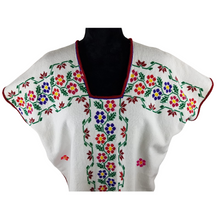 Cargar imagen en el visor de la galería, Huanengo Juana, con bordado de grecas, flores y mariposas