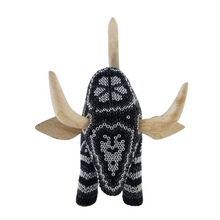 Cargar imagen en el visor de la galería, Toro de madera tallada, decorado con arte wixárika