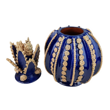 Cargar imagen en el visor de la galería, Piña mediana decorada con la técnica de barro vidriado