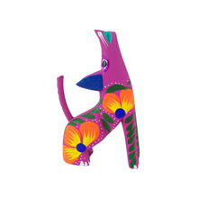 Cargar imagen en el visor de la galería, Alebrije oaxaqueño de madera copal mini