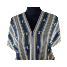 Cargar imagen en el visor de la galería, Huipil Pantelhó fino, tejido en telar de cintura y brocado con mariposas, ranas o flores