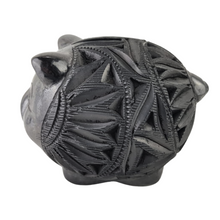 Cargar imagen en el visor de la galería, Alcancía con forma de cerdito, elaborada con barro negro en Oaxaca