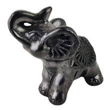 Cargar imagen en el visor de la galería, Elefante chico elaborado de barro negro, en Oaxaca