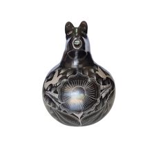 Cargar imagen en el visor de la galería, Jarra animalito para agua mediano de barro bruñido decorado con flores y pájaros