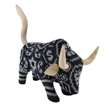 Cargar imagen en el visor de la galería, Toro de madera tallada, decorado con arte wixárika