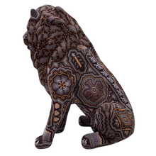 Cargar imagen en el visor de la galería, León grande sentado, decorado con motivos wixárika
