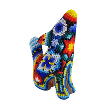 Cargar imagen en el visor de la galería, Lobito aullando mini decorado con motivos wixárika