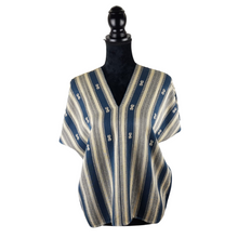 Cargar imagen en el visor de la galería, Huipil Pantelhó fino, tejido en telar de cintura y brocado con mariposas, ranas o flores