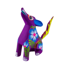 Cargar imagen en el visor de la galería, Alebrije coyote tallado en madera copal y decorado a mano con flores
