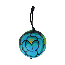 Cargar imagen en el visor de la galería, Esfera chica amate de papel maché pintada a mano