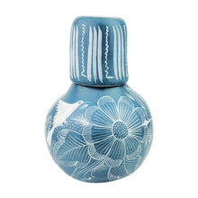 Cargar imagen en el visor de la galería, Jarra mini con tapa para agua de barro bruñido decorado con flores y pájaros