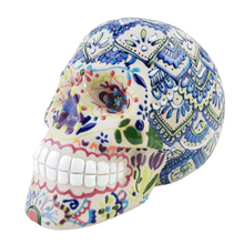 Cargar imagen en el visor de la galería, Cráneo grande de cerámica Servín decorado a mano con mandalas