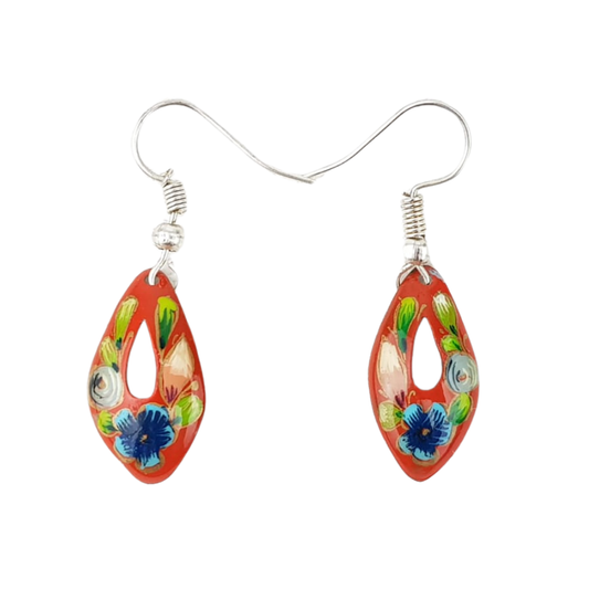 Arete mini de cobre decorado con mariposas y flores