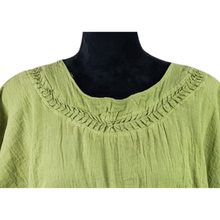 Cargar imagen en el visor de la galería, Blusa mariposa de manta con corte suelto, hecha en Oaxaca