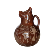 Cargar imagen en el visor de la galería, Jarra mini con forma de animalito de barro bruñido decorado con flores y pájaros