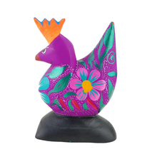Cargar imagen en el visor de la galería, Alebrije oaxaqueño mediano, con forma de gallina, de madera de copal