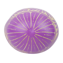 Cargar imagen en el visor de la galería, Esfera navideña de jícara de árbol