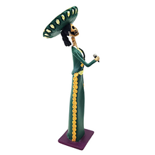 Cargar imagen en el visor de la galería, Catrina cantante mariachi, figura decorativa de barro elaborada en Capula
