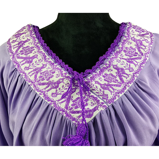 Blusa fresca de rayón con bordado de hilván tradicional de Puebla y manga 3/4