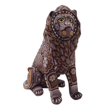Cargar imagen en el visor de la galería, León grande sentado, decorado con motivos wixárika