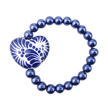 Cargar imagen en el visor de la galería, Pulsera con corazón, de cerámica decorado con técnica talavera