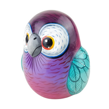 Cargar imagen en el visor de la galería, Lechuza elaborada en barro policromado