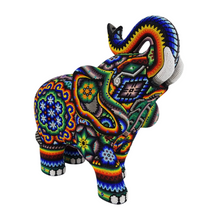 Cargar imagen en el visor de la galería, Elefante tallado en madera decorado con motivos Wixáricas