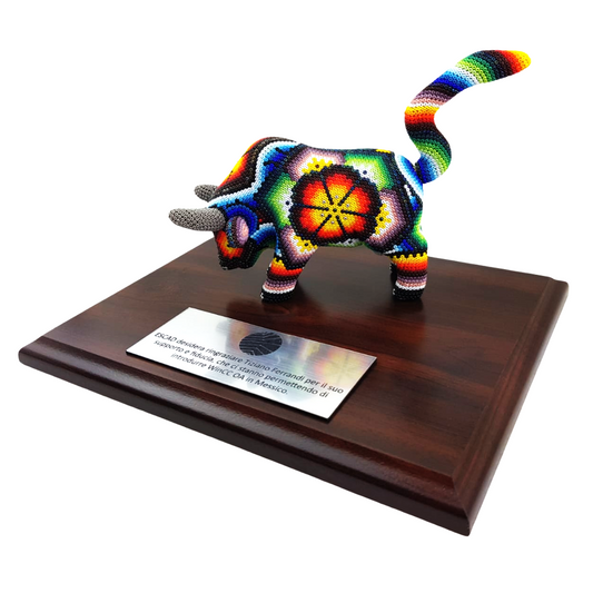 Premio Toro en Arte Wixárika Chaquira | Pieza de Lujo