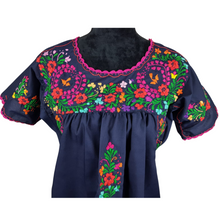 Cargar imagen en el visor de la galería, Blusa con bordado multicolor San Antonino