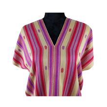 Cargar imagen en el visor de la galería, Huipil Pantelhó fino, tejido en telar de cintura y brocado con mariposas, ranas o flores