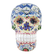 Cargar imagen en el visor de la galería, Cráneo grande de cerámica Servín decorado a mano con mandalas