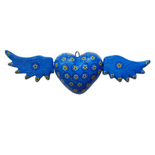 Cargar imagen en el visor de la galería, Corazón con alas de barro capulineado moldeado y decorado a mano