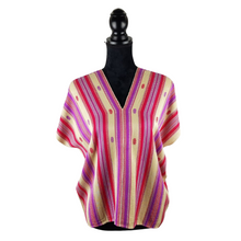 Cargar imagen en el visor de la galería, Huipil Pantelhó fino, tejido en telar de cintura y brocado con mariposas, ranas o flores