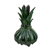 Cargar imagen en el visor de la galería, Piña mediana decorada con la técnica de barro vidriado