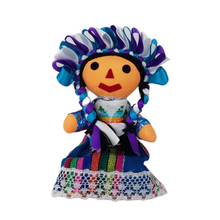 Cargar imagen en el visor de la galería, Muñequita de trapo otomí Lele chica