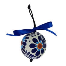 Cargar imagen en el visor de la galería, Esfera chica amate de papel maché pintada a mano