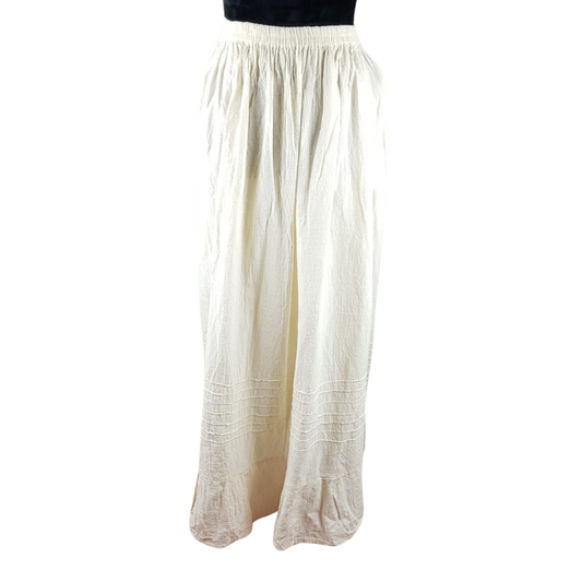 Falda Bertha, de manta teñida o natural, hecha en Oaxaca