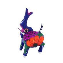 Cargar imagen en el visor de la galería, Alebrije oaxaqueño de madera copal mini