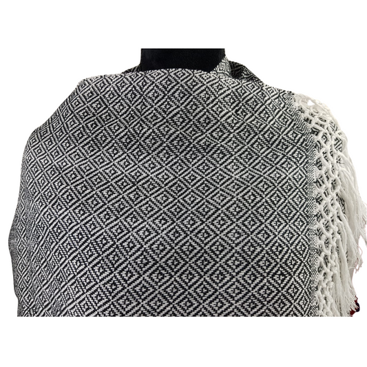 Rebozo mexicano de rombos elaborado con hilo de algodón