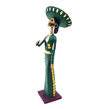 Cargar imagen en el visor de la galería, Catrina cantante mariachi, figura decorativa de barro elaborada en Capula