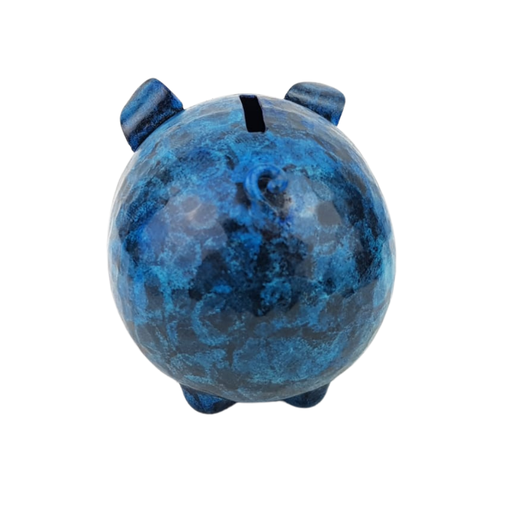 Alcancía de cobre en forma de puerquito decorada a mano