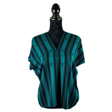 Cargar imagen en el visor de la galería, Huipil Pantelhó fino, tejido en telar de cintura y brocado con mariposas, ranas o flores