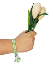 Cargar imagen en el visor de la galería, Pulsera tejida con hilo de algodón decorada con monitos