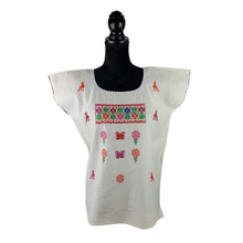 Cargar imagen en el visor de la galería, Blusa corte recto con finos bordados de hilván, decorada con motivos tradicionales de Puebla