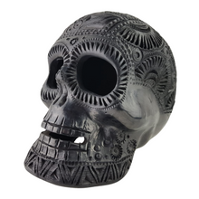 Cargar imagen en el visor de la galería, Cráneo grande elaborado con barro negro, en Oaxaca