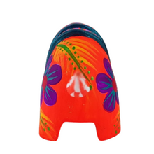 Cargar imagen en el visor de la galería, Alebrije oaxaqueño mediano, con forma de armadillo, de madera de copal