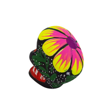 Cargar imagen en el visor de la galería, Alebrije cráneo mini tallado en madera copal y decorado a mano